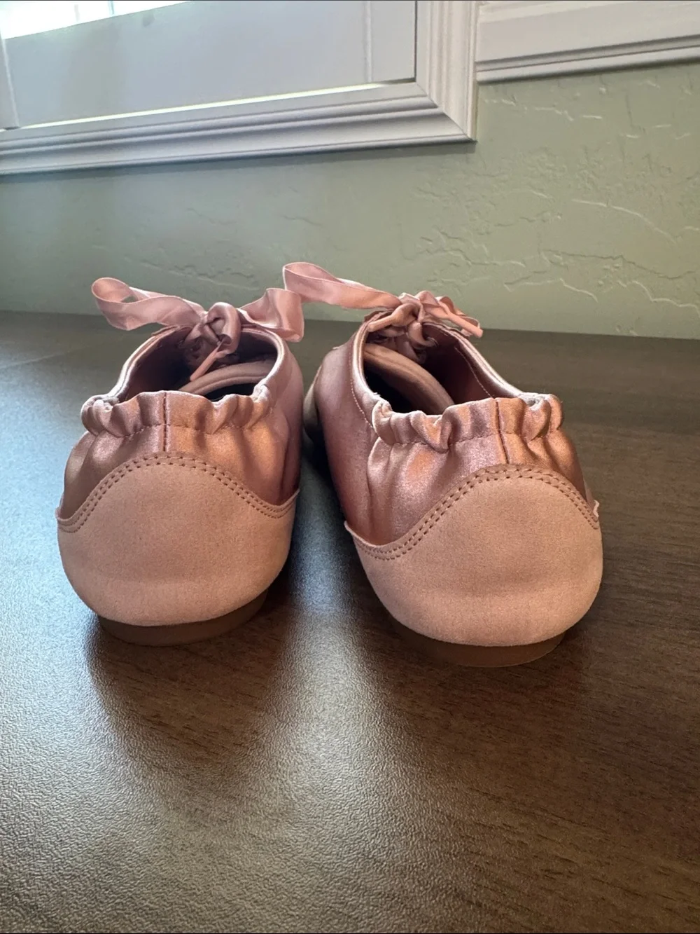 Vivaia Sz. 39.5 Square-Toe Lace-Up Satin Sneakerina (Cristina)